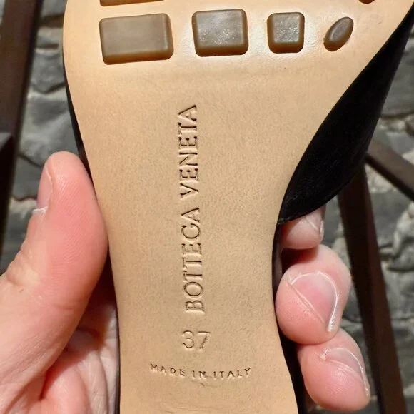 Bottega Veneta Stretch Black Leather Heeled Mule - Picture 9 of 10